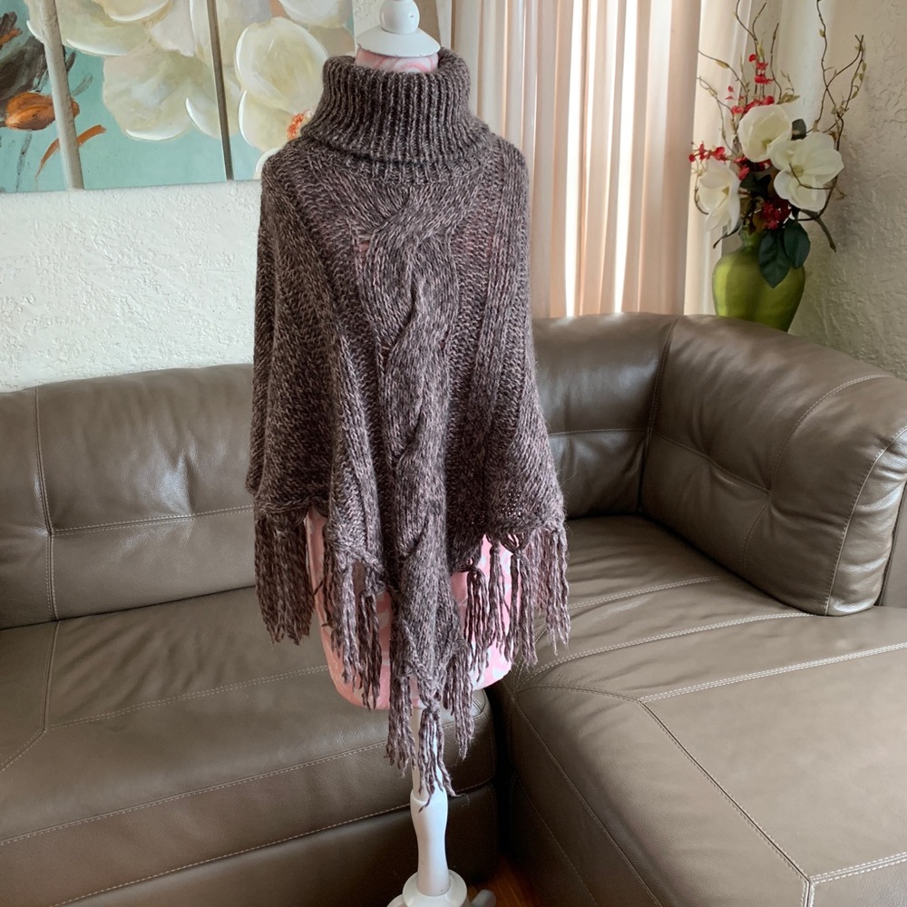Graziella Nebbia Ponchos